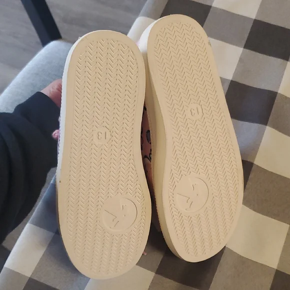 Pink Heart Pattern Kids Sneakers - Picture 5 of 6